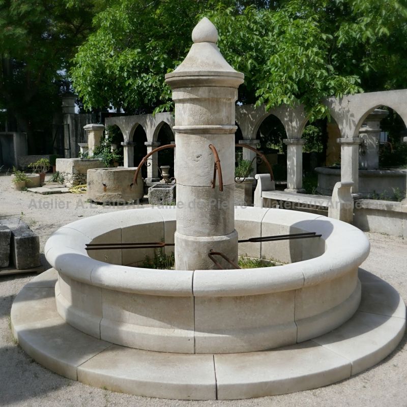 Large central stone fountain from the master stonemason of Provence : Alain BIDAL.