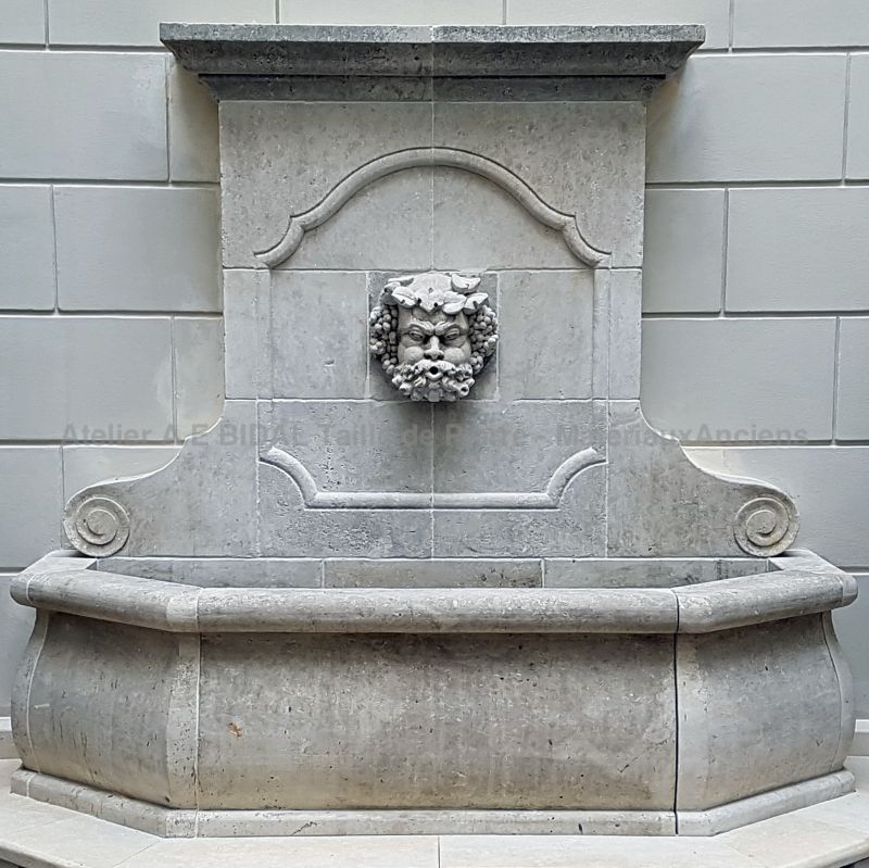 Large wall fountain in stone - Handcrafted by Atelier Alain BIDAL, stone cutter in Provence.