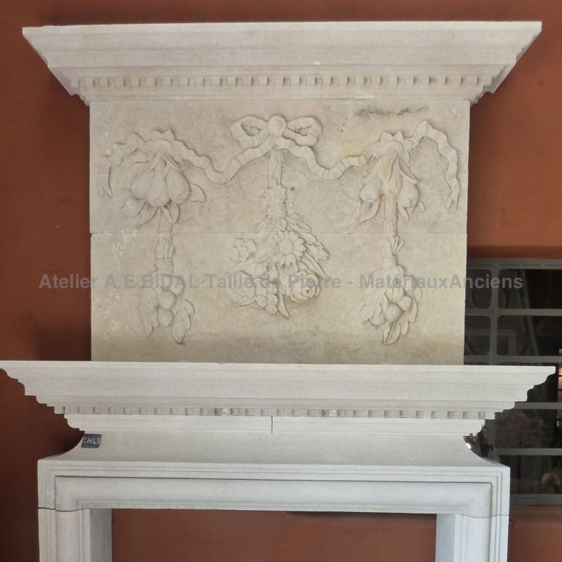 Majestueuse cheminée Louis XIII en pierre - Atelier Alain BIDAL (Provence)
