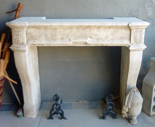 Belle cheminée de style Louis XIV - une cheminée en pierre de reedition - Atelier Alain BIDAL (Provence)