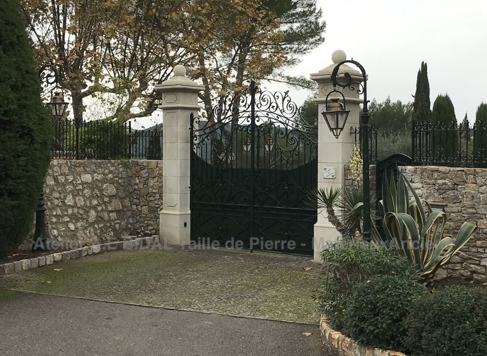 Gate pillars in stone handcrafted by Atelier Alain BIDAL, Provence