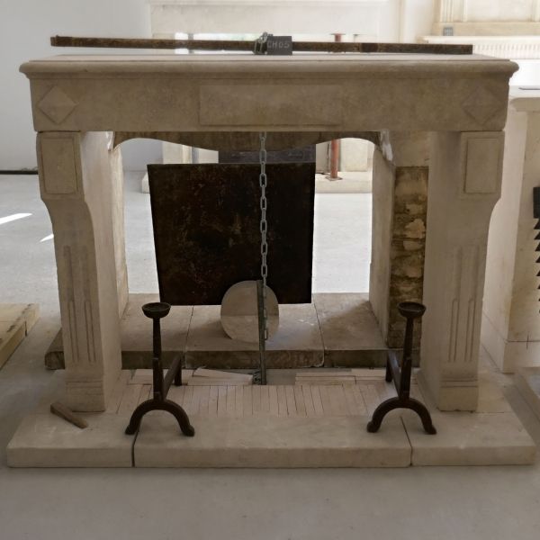 Decoration fireplace in stone : a fine Louis XVI mantelpiece - Atelier Alain BIDAL (Provence)