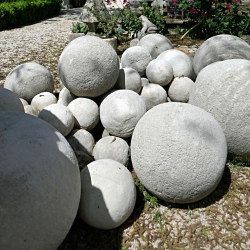 Boule en pierre pour décoration extérieure - Atelier Alain BIDAL