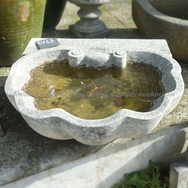 Indoor furniture in carved limestone : bathroom sink in stone - Atelier Alain BIDAL (Provence)