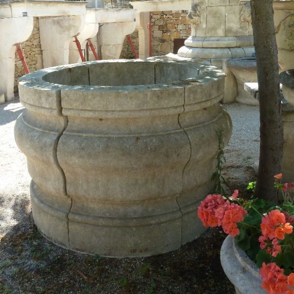 Puits en pierre taillée de forme circulaire - Atelier Alain BIDAL, Provence