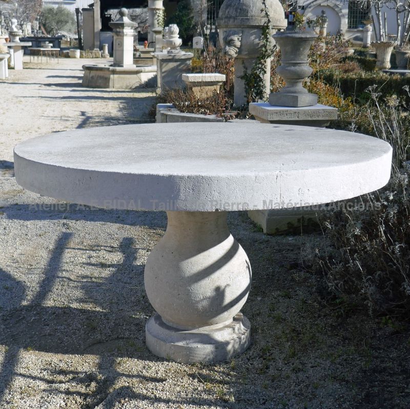 Garden table hand carved in natural French limestone by the master stone cutter of Atelier Alain BIDAL