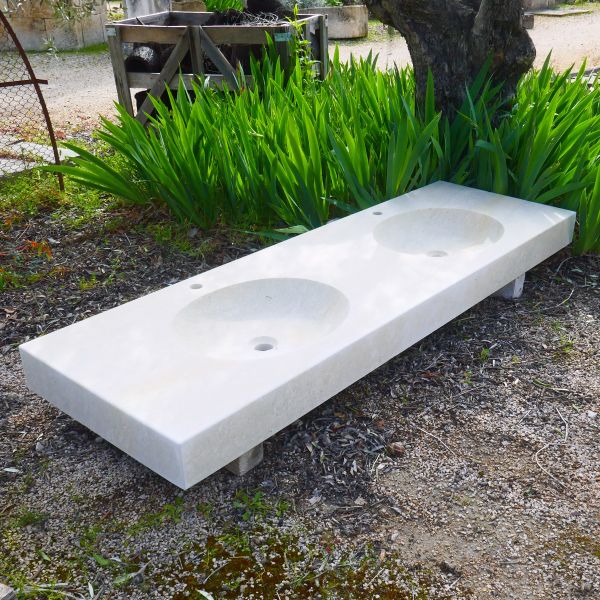 Long évier avec 2 vasques ovales en pierre pour salle de bain : Atelier Alain BIDAL