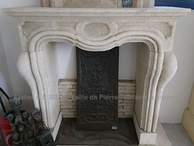 Reissue of a classic Louis XV French mantelpiece in stone - Atelier Alain BIDAL (Provence)