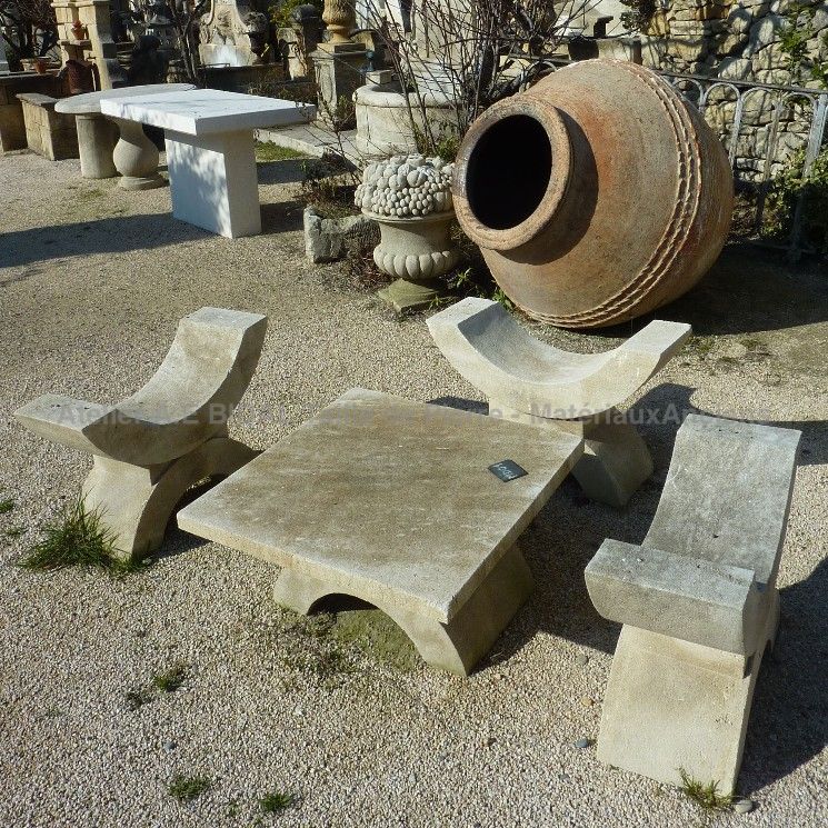Rustic yet elegant garden furniture in carved limestone - Atelier Alain BIDAL (Provence)