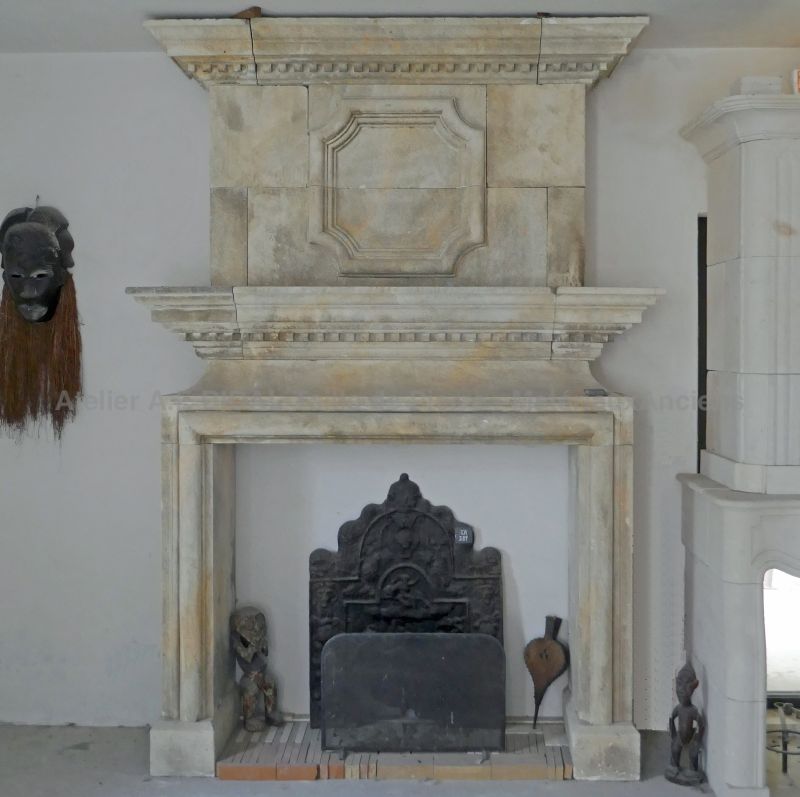 Stunning stone fireplace inspired by Louis XIII in carved limestone - Atelier Alain BIDAL (Provence)