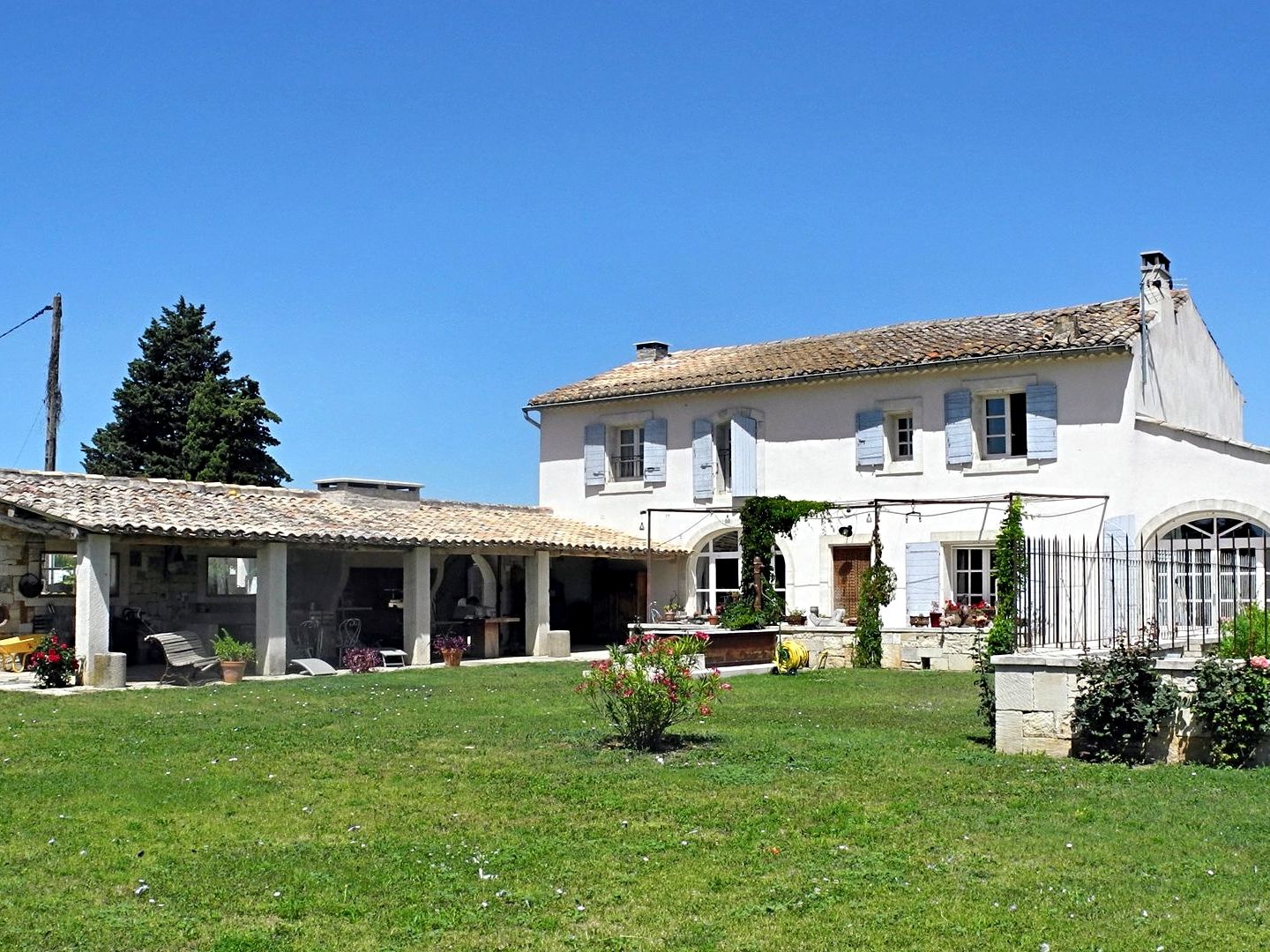 Une restauration signée Alain Bidal faite à partir de pierres naturelles et de matériaux anciens.