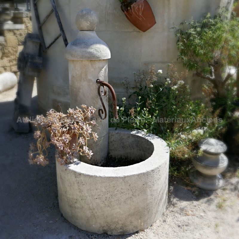 Fontaine de jardin en pierre idéale pour les petits espaces et les petits budgets - Atelier Alain BIDAL (Provence)