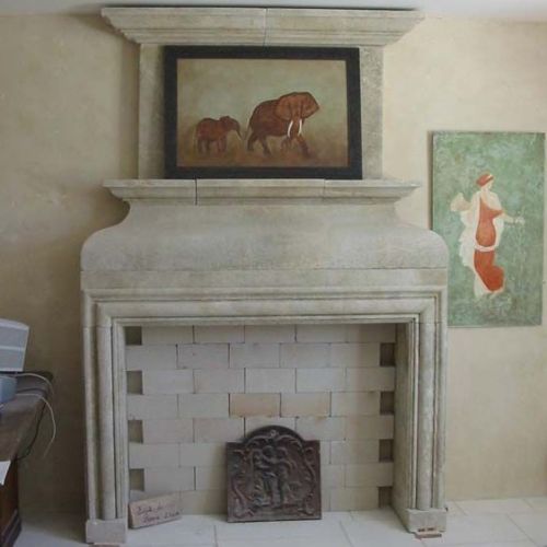 La cheminée Louis XIII en pierre : une superbe cheminée décorative - Atelier Alain BIDAL (Provence)