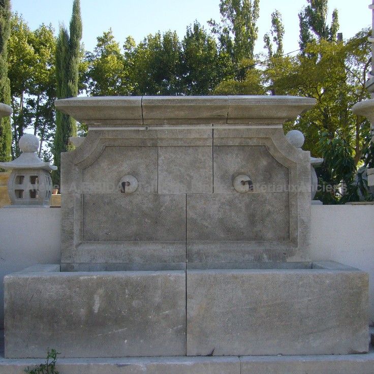 Fontaine rustique de l'atelier Bidal en Provence