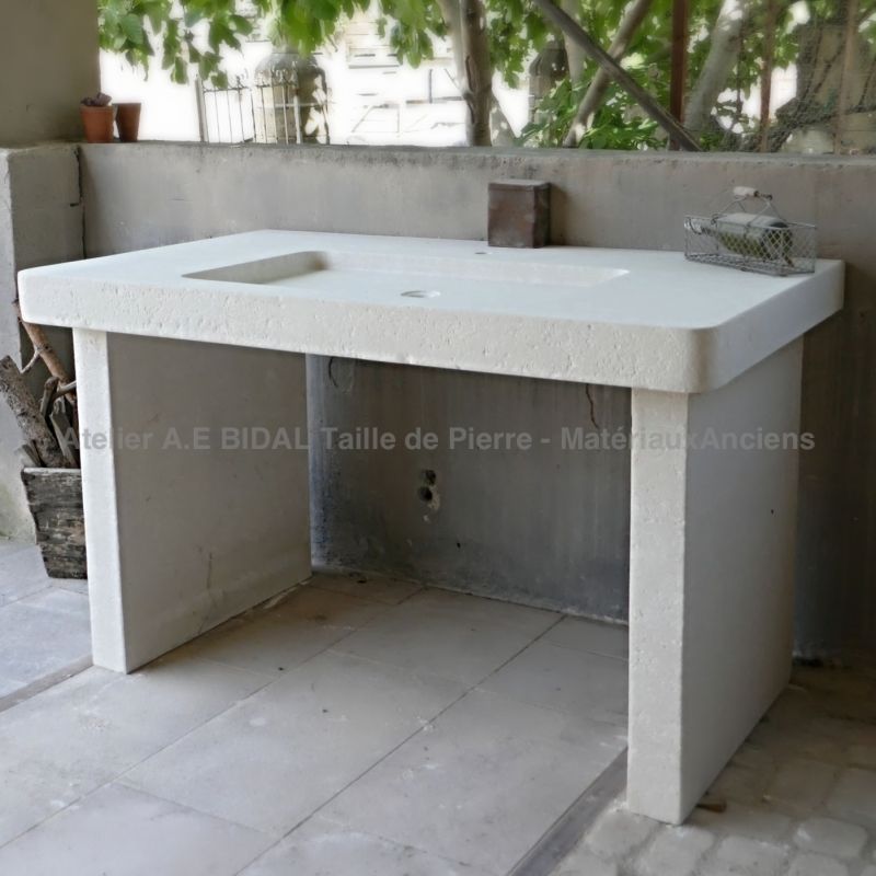 Pile de Provence en pierre calcaire pour une cuisine moderne | Atelier de taille de pierre Alain Bidal