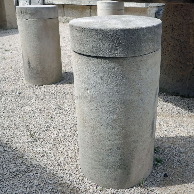Stool in carved stone for circular table or garden furniture - Atelier Alain BIDAL (Provence)