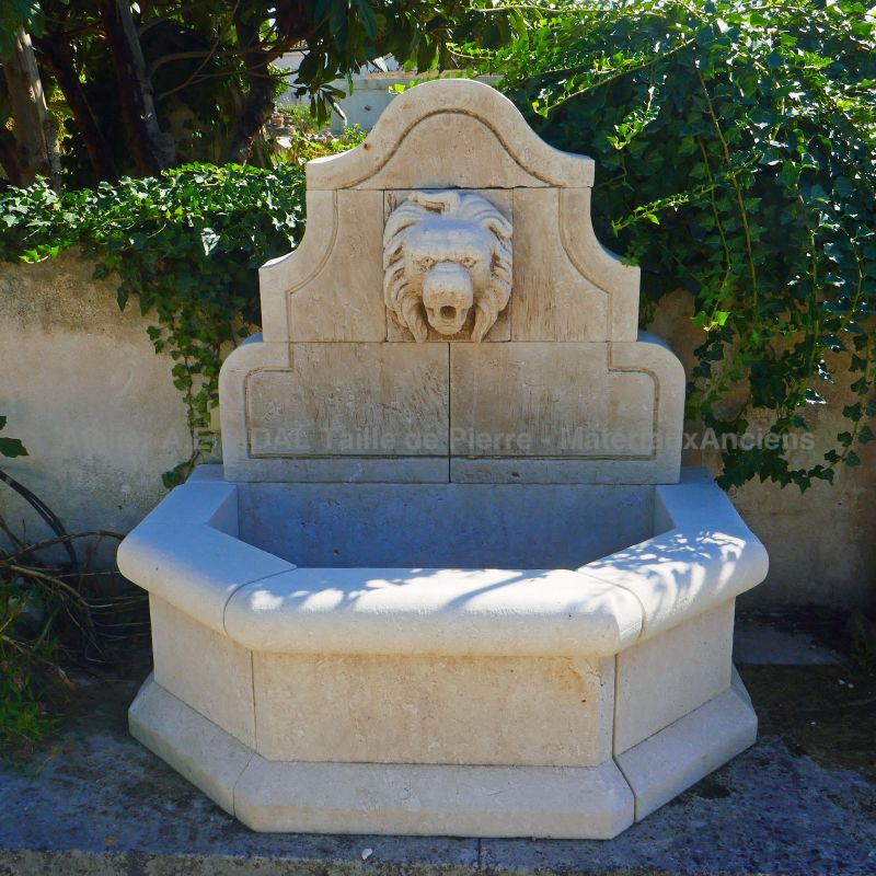 Fontaine lion en pierre naturelle - Fabrication artisanale de l'Atelier Alain BIDAL