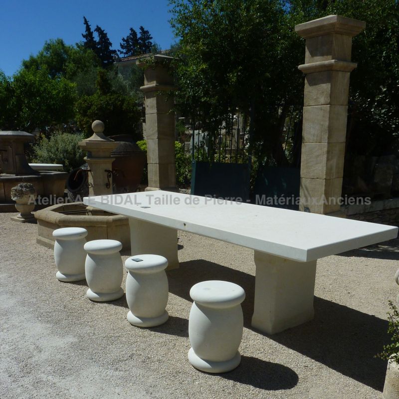 Tabouret et table de jardin en pierre naturelle - AE Bidal