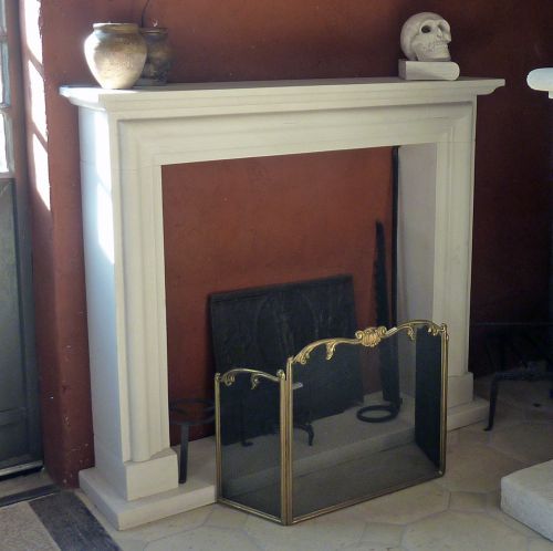 Cheminée provençale traditionnelle en pierre de taille - Atelier Alain BIDAL (Provence)