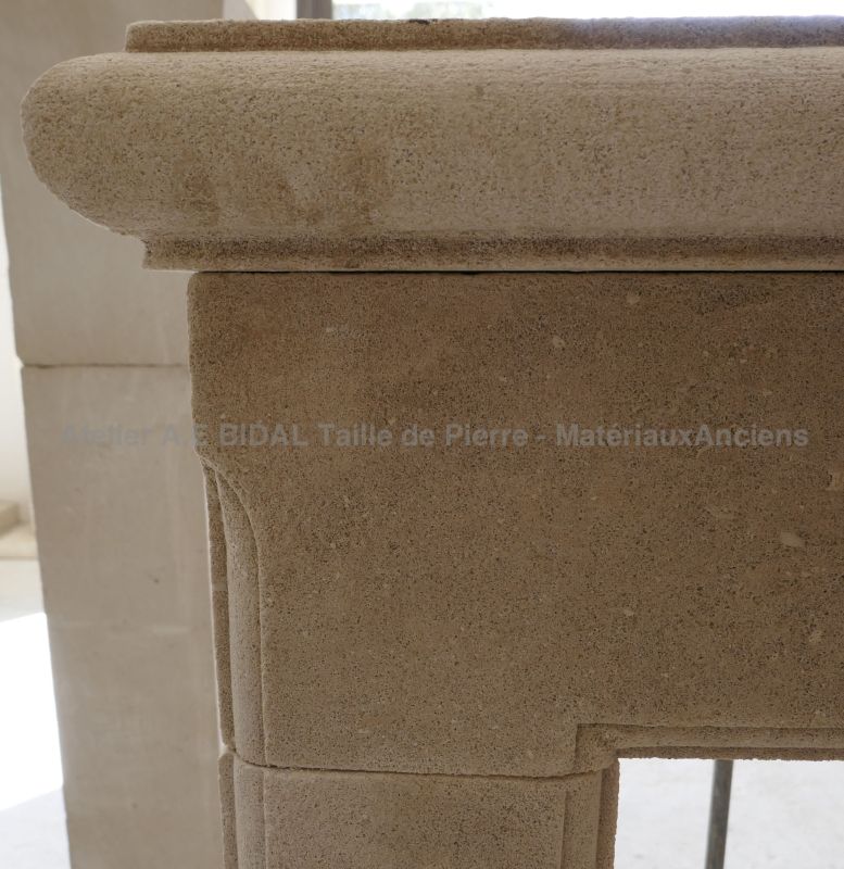 Cheminée provençale en pierre, une belle cheminée classique - Atelier Alain BIDAL (Provence)