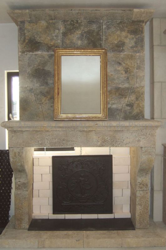 For those pationnated about Provence, a traditional fireplace in carved limestone - Atelier Alain BIDAL (Provence)