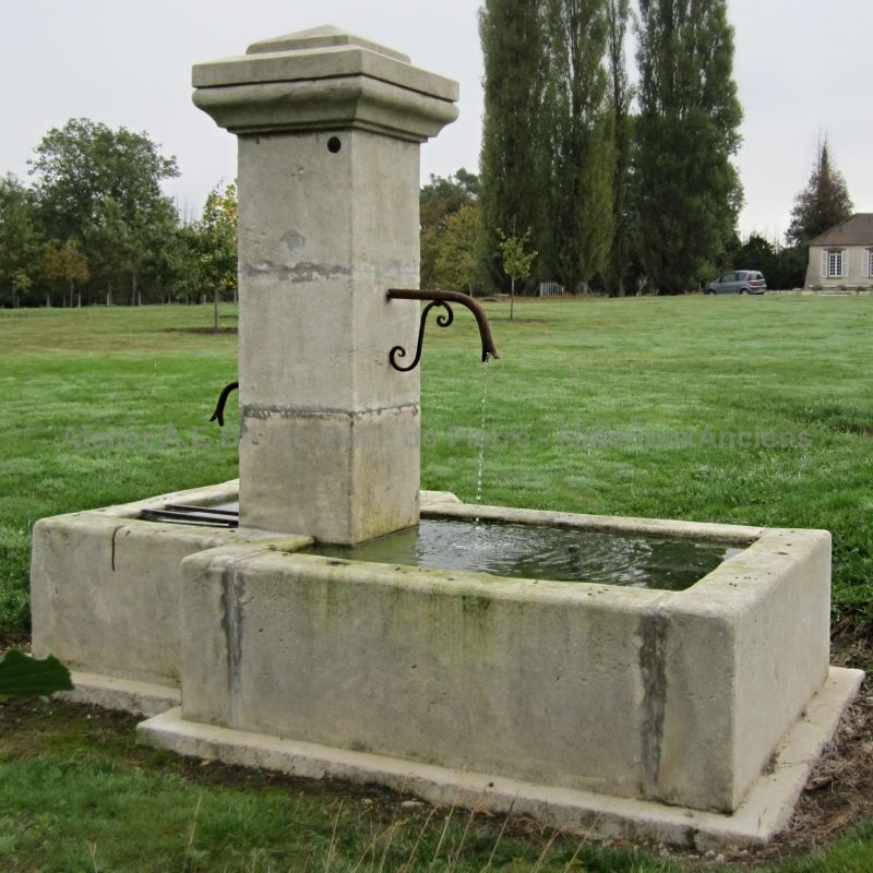 Grande fontaine à eau de jardin en pierre naturelle - Atelier Alain BIDAL (Provence)
