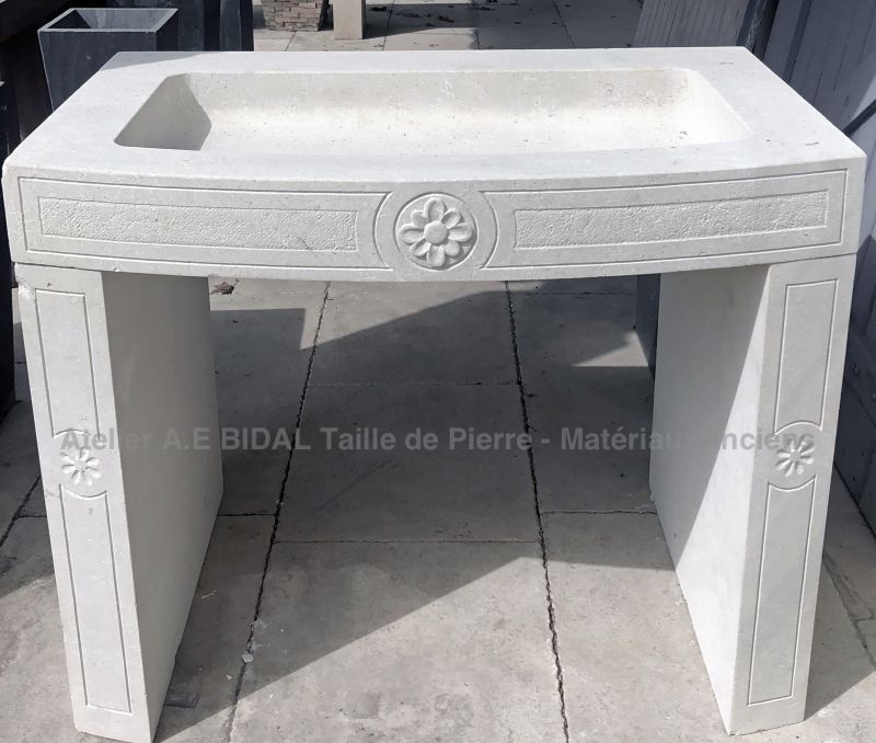 Evier de cuisine en pierre : fabrication artisanale d'évier en pierre française par Atelier BIDAL.