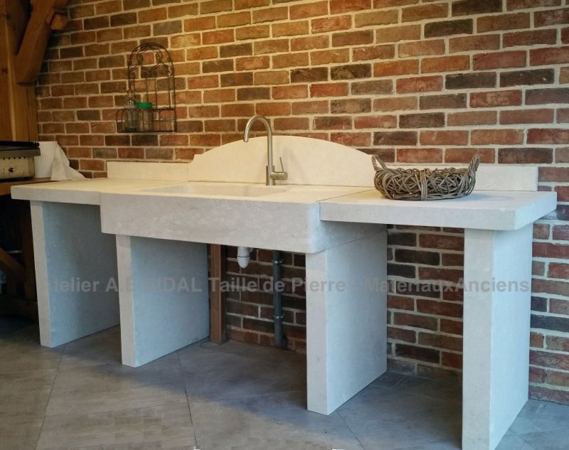 Photo représentant notre modèle phare de cuisine en pierre moderne - Atelier Alain Bidal (Provence)