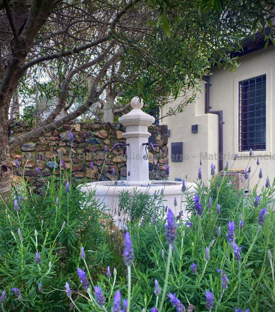 Fontaine de Provence en pierre naturelle par le tailleur de pierre Alain BIDAL