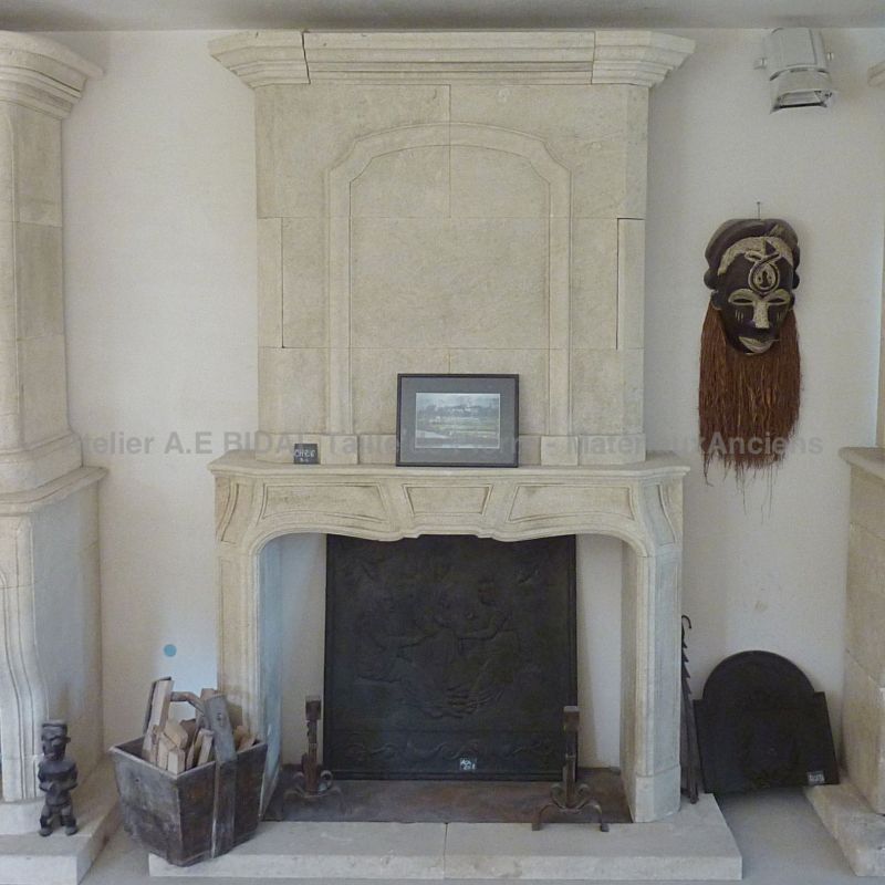Cheminée de style Louis XIV, une belle réalisation artisanale de l'atelier Alain BIDAL en Provence