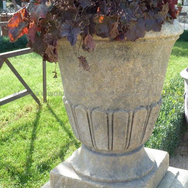 Vase en pierre- Vase en pierre de taille d'Estaillades (pierre de Provence).