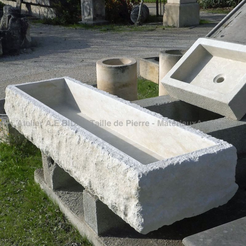 Stone kitchen sink by the stonemason in Provence Atelier Alain BIDAL