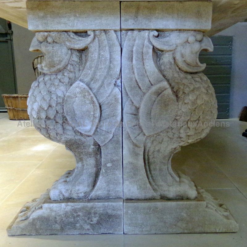 Table for 12 people in carved limestone with legs sculpted with griffins - Atelier Alain BIDAL (Provence)