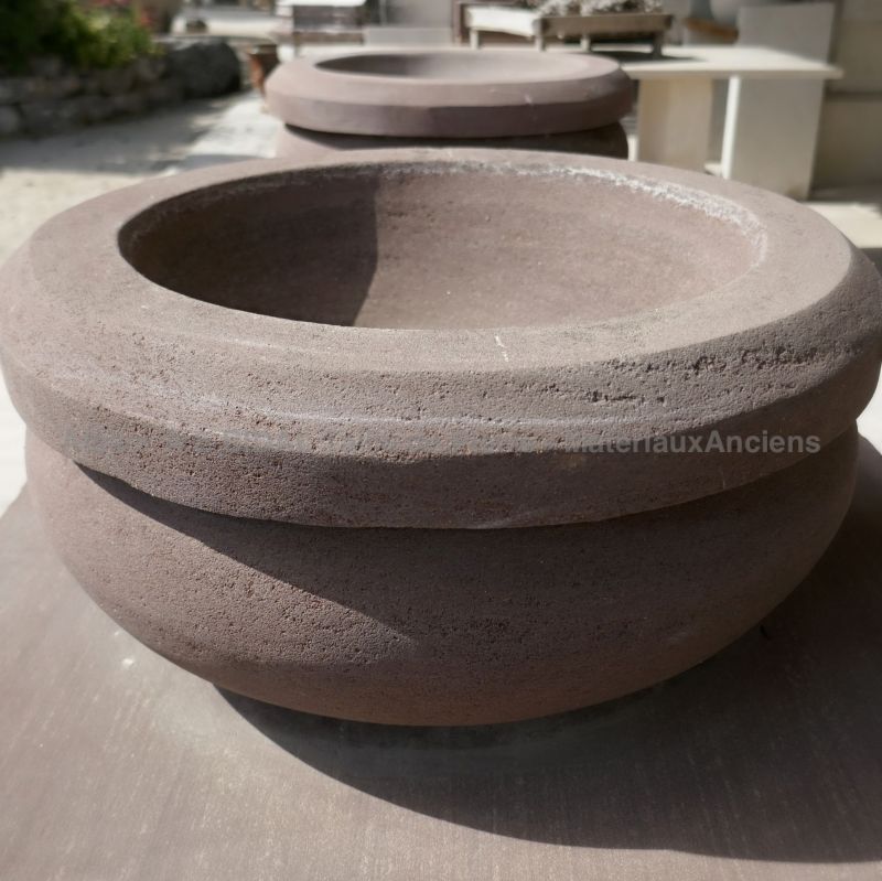 Mobilier de salle de bain en pierre de taille avec 2 belles vasques rondes - Atelier Alain BIDAL ( Provence)