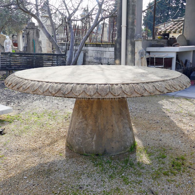 Hand-carved garden furniture in stone : authentic garden table ins tone by Atelier Alain BIDAL, Provence