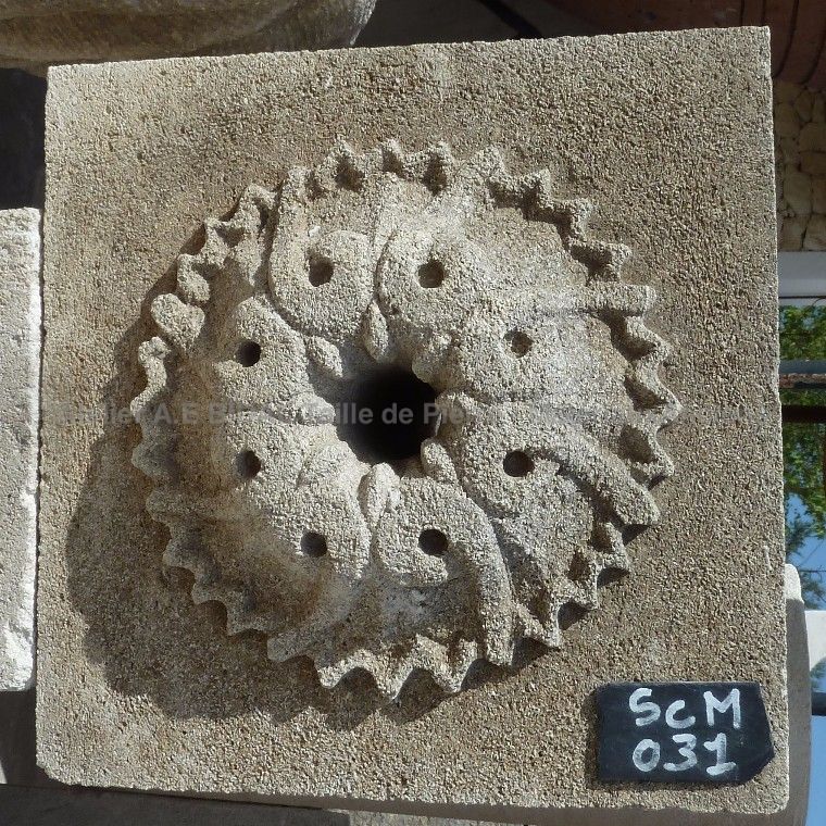 Sculpture en pierre naturelle de Provence d'une rose en pierre - Atelier Alain BIDAL (Provence)