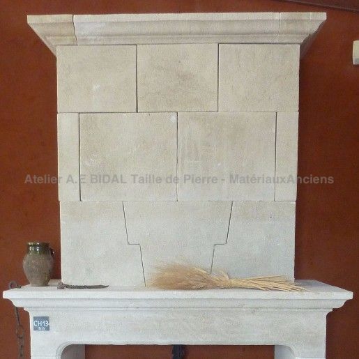 Provence mantelpiece in Estaillades stone with its overmantel - Atelier Alain BIDAL (Provence)