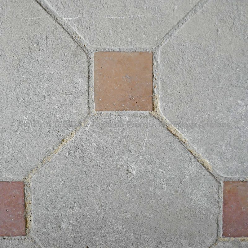 Zoom on our paving in Provence limestone - on sale at Atelier Alain BIDAL in Provence