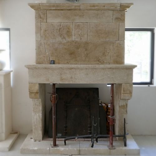 Cheminée ancienne en pierre avec trumeau - Cheminée pour insert de l'Atelier Bidal dans le Vaucluse.