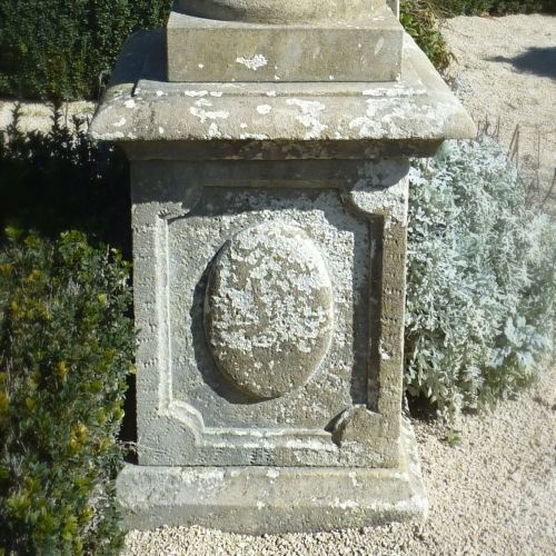 Stone pedestal for Medici vase or statue | Garden plinth crated in natural stone.
