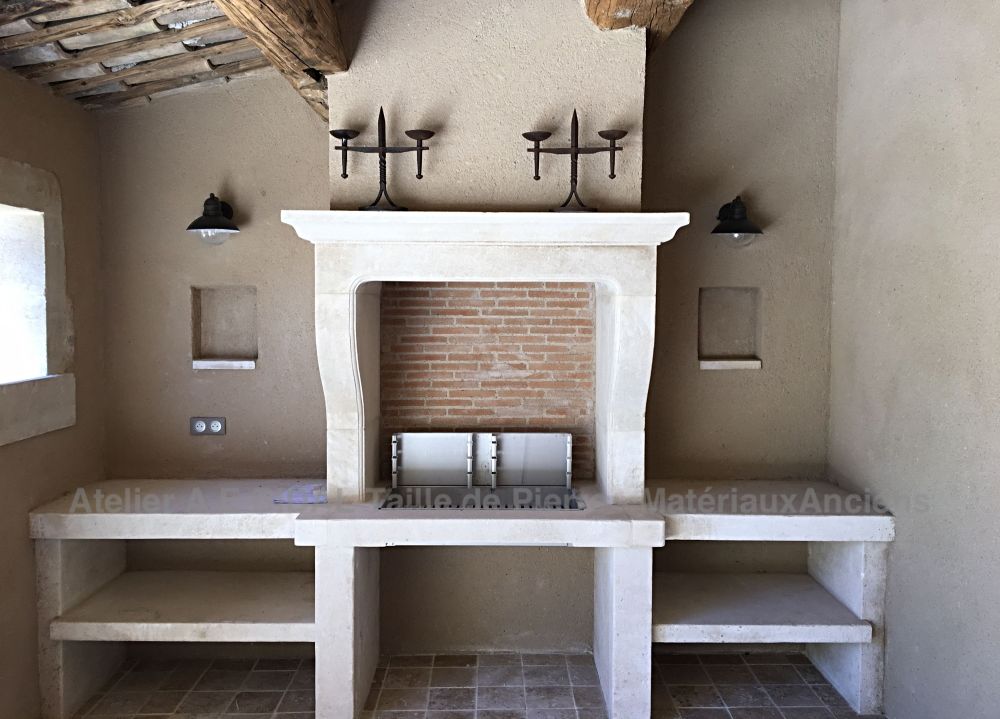 Pour aménager votre jardin avec un barbecue fixe d'extérieur en pierre de taille ǀ Confection sur mesure de BBQ en pierre.