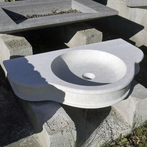 Vasque à poser en pierre : élégant évier pour salle de bain - Atelier Alain BIDAL (Provence)
