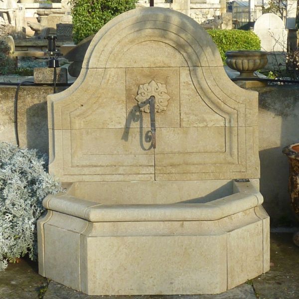 Petite fontaine d'extérieur pour aménagement de la terrasse ou du jardin - Atelier Alain BIDAL (Provence)