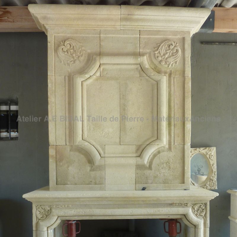 Traditional know-how : exceptional Louis XIV mantelpiece in carved limestone - Atelier Alain BIDAL (Provence)