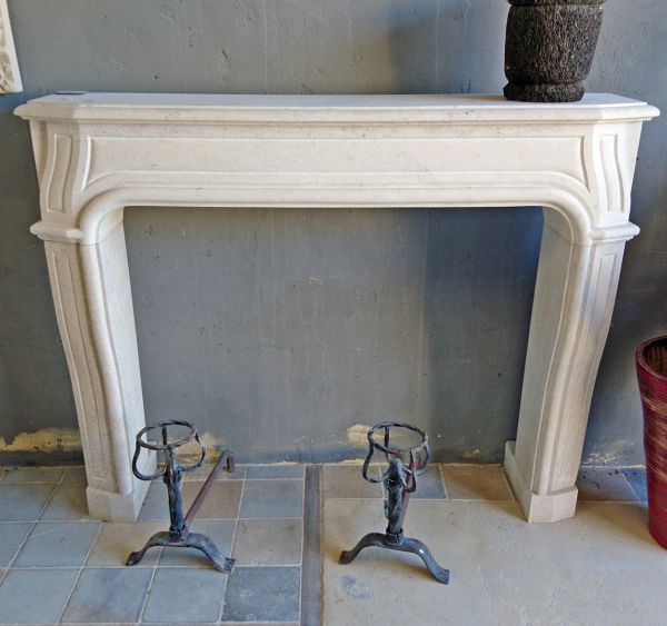 Fireplace of the Louis XIV style carved in the Massangis stone - Atelier Alain BIDAL (Provence)