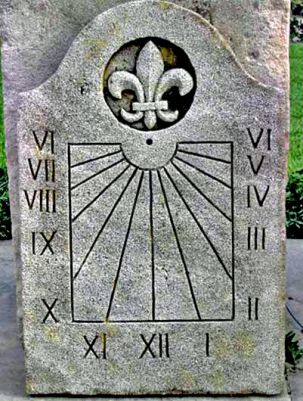 Cadran solaire en pierre de taille - par le tailleur de pierre Alain Bidal, Provence