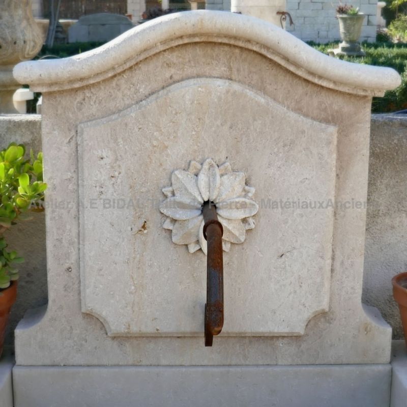 Hand-carved pediment of our Avy stone garden fountain | Alain BIDAL stone-cutting workshop in Provence