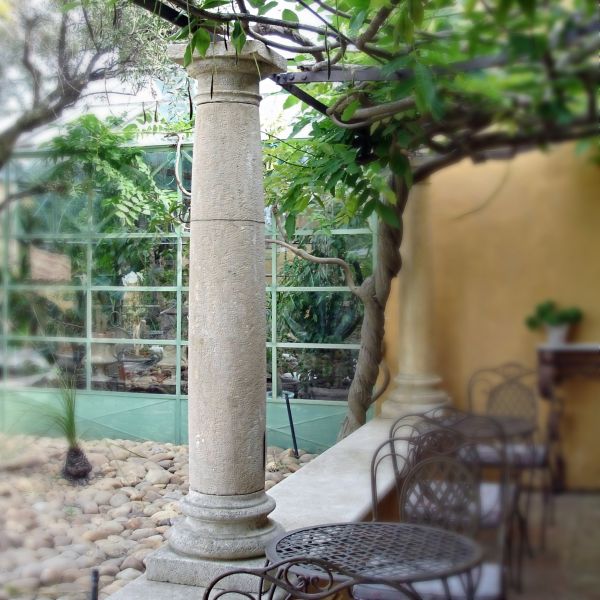 Confection artisanale et sur mesure de colonne en pierre de taille pour aménagement extérieur : Atelier Alain BIDAL