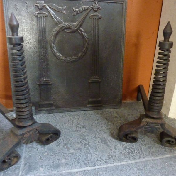 Accessoire de cheminée pour cheminée moderne ou cheminée rustique en pierre Bidal.