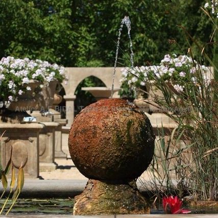 Ball sculpted on our garden pond - Atelier Alain BIDAL (Provence)